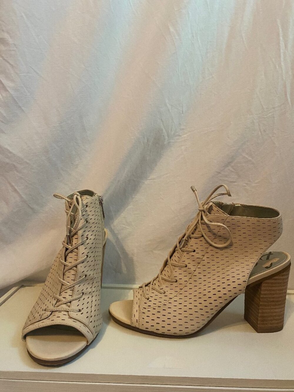 Sam Edelman Easton Cream Perforated Leather Peep Toe Booties Size 7.5